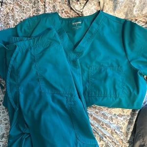 FINAL DAY FOR SALE 10/23 Scrubstar scrubs set